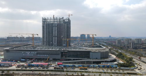 上海自貿(mào)區(qū)臨港新片區(qū)新春建設(shè)忙，推動(dòng)貿(mào)易高質(zhì)量發(fā)展