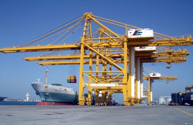 上海振華重工 全球港口機(jī)械巨頭與中國(guó)民族制造的卓越代表